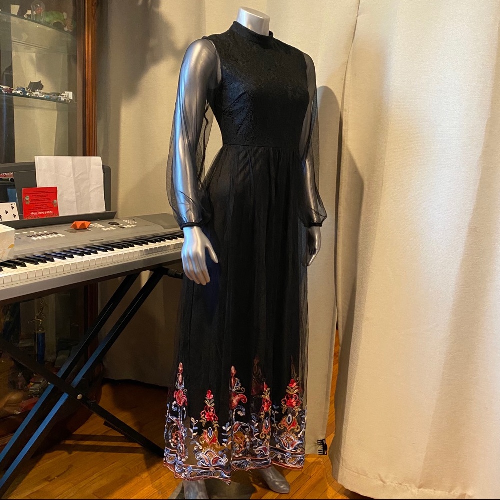 Elegant Lace Embroidered Maxi Dress